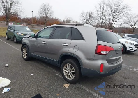 2015 Kia Sorento Lx z USA, uszkodzony, nr VIN 5XYKT4A64FG644422